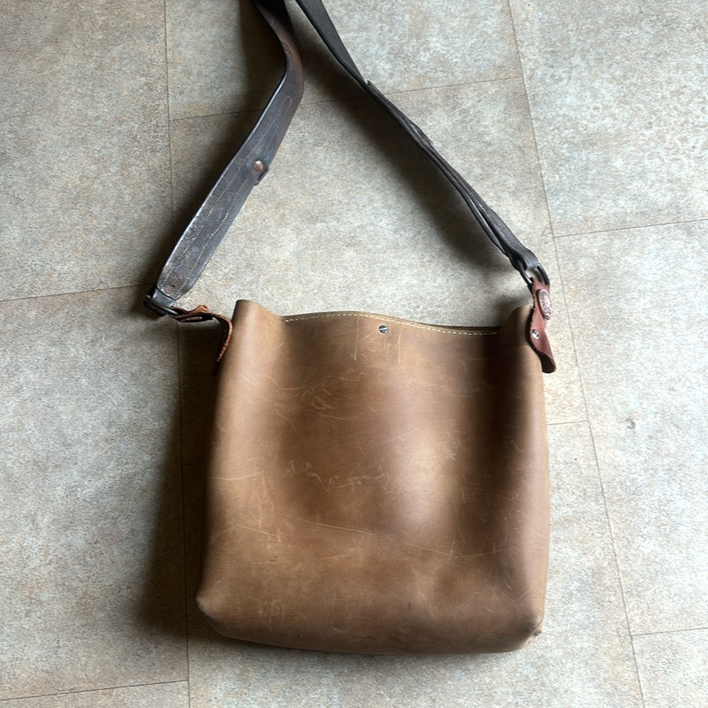 Boutique full grain leather Tote - Picture 3 of 11